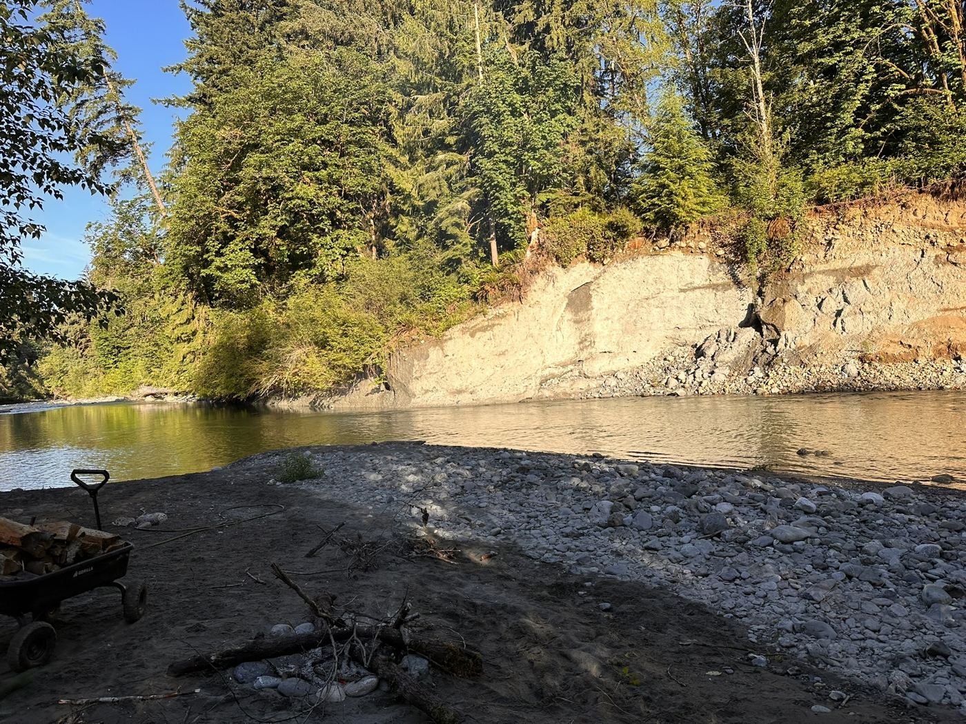 Gravel beach cliff